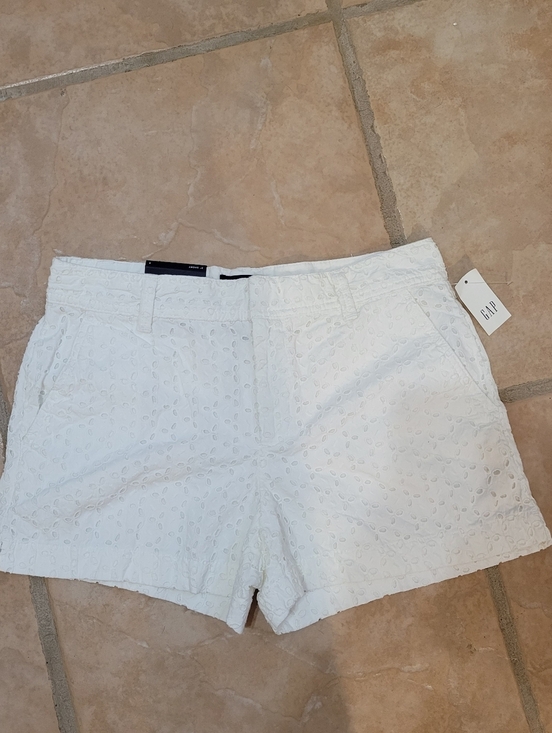 GAP Pants - GAP Eyelet White Festival Feminine Boho Midrise Shorts Sz 4